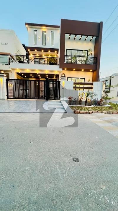 بش ایگزیکٹو ولاز ملتان میں 5 کمروں کا 7 مرلہ مکان 2.9 کروڑ میں برائے فروخت۔ بش ایگزیکٹو ولاز ملتان میں 5 کمروں کا 7 مرلہ مکان 2.9 کروڑ میں برائے فروخت۔