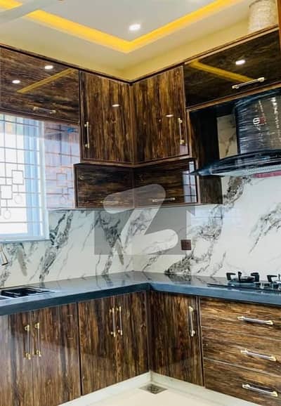 08 MARLA PORTION FOR RENT IN F 17[ORIGNALL PICS NOT ATTACHED]