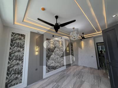 ڈی ایچ اے 11 رہبر سیکٹر 2 ڈی ایچ اے 11 رہبر,لاہور میں 3 کمروں کا 5 مرلہ مکان 2.55 کروڑ میں برائے فروخت۔