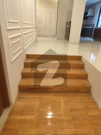 ایف ۔ 7 اسلام آباد میں 6 کمروں کا 2 کنال مکان 16.5 لاکھ میں کرایہ پر دستیاب ہے۔