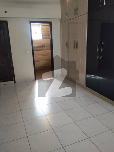 بخاری کمرشل ایریا ڈی ایچ اے فیز 6,ڈی ایچ اے ڈیفینس,کراچی میں 3 کمروں کا 7 مرلہ فلیٹ 3.3 کروڑ میں برائے فروخت۔