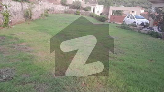 بنی گالہ اسلام آباد میں 7 کمروں کا 10 کنال مکان 11.0 لاکھ میں کرایہ پر دستیاب ہے۔