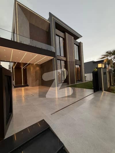 1 Kanal Ultra Modern luxury House For rent in DHA pH 7 very hot location