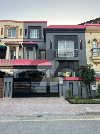 بحریہ نشیمن لاہور میں 3 کمروں کا 5 مرلہ مکان 1.45 کروڑ میں برائے فروخت۔