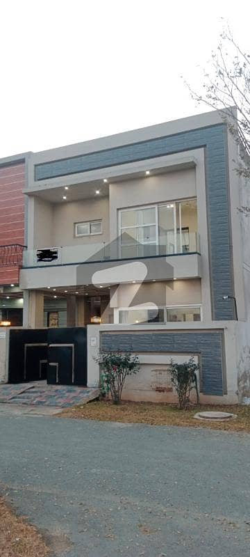5 MARLA Slightly Use HOUSE AVAILABLE FOR RENT IN DHA 9 TOWN LAHORE