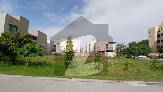 ڈی ایچ اے فیز 8 - بلاک ٹی فیز 8,ڈیفنس (ڈی ایچ اے),لاہور میں 2 کنال رہائشی پلاٹ 10.5 کروڑ میں برائے فروخت۔