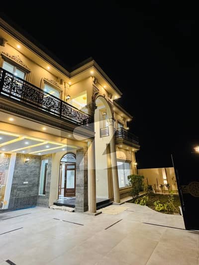 ڈی ایچ اے فیز 1 ۔ سیکٹر ایچ ڈی ایچ اے فیز 1,ڈی ایچ اے ڈیفینس,ملتان میں 5 کمروں کا 1 کنال مکان 5.25 کروڑ میں برائے فروخت۔