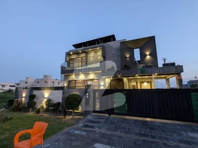 ڈی ایچ اے فیز 7 ڈیفنس (ڈی ایچ اے),لاہور میں 5 کمروں کا 1 کنال مکان 5.2 لاکھ میں کرایہ پر دستیاب ہے۔