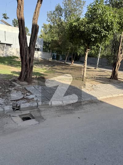 10 marla corner plot for sale