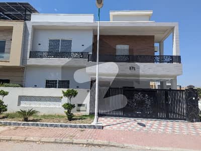 14 Marla Designer House Available For Rent in |Overseas Sector | Bahria Town phase 8