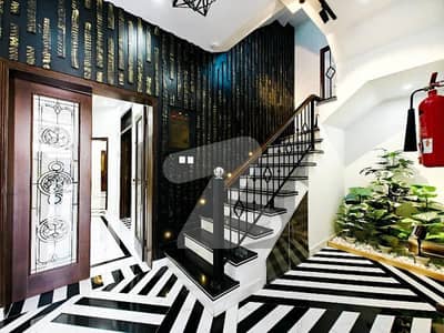 بحریہ ٹاؤن فیز 8 بحریہ ٹاؤن راولپنڈی,راولپنڈی میں 5 کمروں کا 10 مرلہ مکان 1.3 لاکھ میں کرایہ پر دستیاب ہے۔