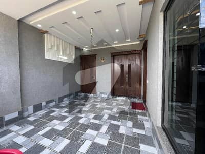 جوبلی ٹاؤن لاہور میں 5 کمروں کا 5 مرلہ مکان 2.45 کروڑ میں برائے فروخت۔