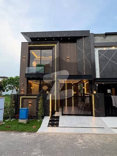 5 Marla BRAND NEW MODERN DESIGN HOUSE FOR SALE , Near Park