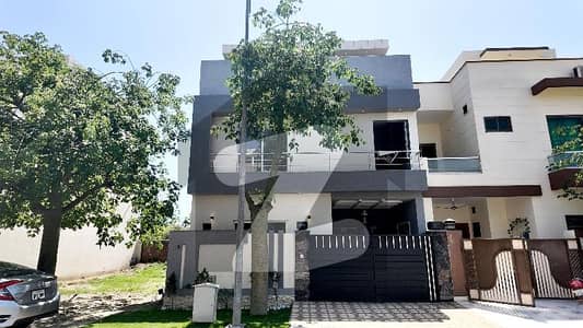 ڈریم گارڈنز فیز 1 ڈریم گارڈنز,ڈیفینس روڈ,لاہور میں 4 کمروں کا 5 مرلہ مکان 2.4 کروڑ میں برائے فروخت۔