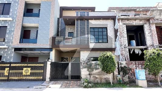 ڈریمز گارڈنز فیز 2 ڈریم گارڈنز,ڈیفینس روڈ,لاہور میں 4 کمروں کا 5 مرلہ مکان 2.6 کروڑ میں برائے فروخت۔