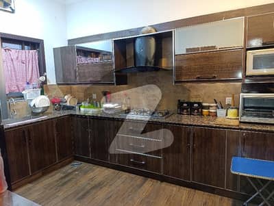 ڈیوائن گارڈنز لاہور میں 3 کمروں کا 8 مرلہ مکان 3.45 کروڑ میں برائے فروخت۔