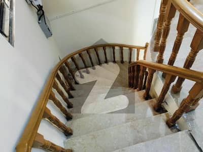 E-11/4 Size 1kinal Beautiful 3 Bed Upper Portion Near to Park and Markaz