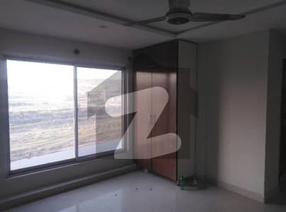 Flat Of 800 Square Feet Available In Hub Commercial