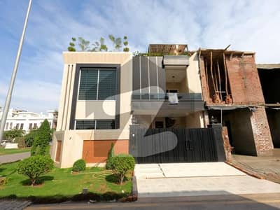 پارک ویو سٹی ۔ روز بلاک پارک ویو سٹی,لاہور میں 6 کمروں کا 7 مرلہ مکان 3.5 کروڑ میں برائے فروخت۔