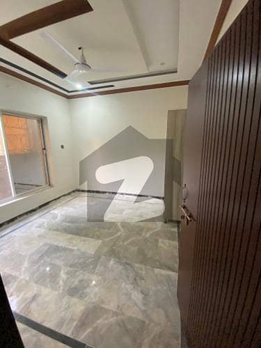 گلریز ہاؤسنگ سکیم راولپنڈی میں 2 کمروں کا 5 مرلہ زیریں پورشن 42.0 ہزار میں کرایہ پر دستیاب ہے۔