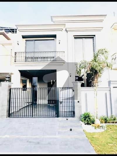 ڈی ایچ اے 9 ٹاؤن ڈیفنس (ڈی ایچ اے),لاہور میں 3 کمروں کا 5 مرلہ مکان 2.35 کروڑ میں برائے فروخت۔