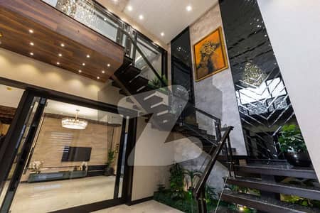 ڈی ایچ اے فیز 7 - بلاک پی فیز 7,ڈیفنس (ڈی ایچ اے),لاہور میں 5 کمروں کا 1 کنال مکان 6.75 کروڑ میں برائے فروخت۔