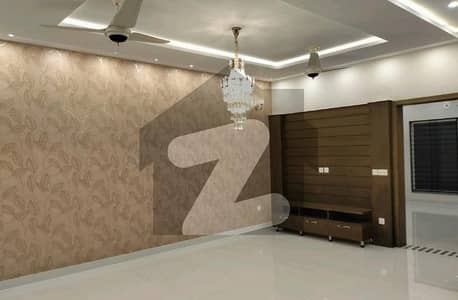 بحریہ ٹاؤن سیکٹر ای بحریہ ٹاؤن,لاہور میں 5 کمروں کا 1 کنال مکان 2.2 لاکھ میں کرایہ پر دستیاب ہے۔