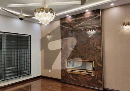 بحریہ ٹاؤن سیکٹر ای بحریہ ٹاؤن,لاہور میں 5 کمروں کا 1 کنال مکان 1.95 لاکھ میں کرایہ پر دستیاب ہے۔