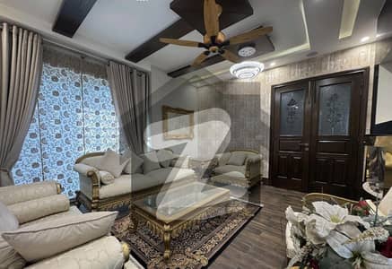 ڈی ایچ اے فیز 7 ڈیفنس (ڈی ایچ اے),لاہور میں 6 کمروں کا 1 کنال مکان 6.0 لاکھ میں کرایہ پر دستیاب ہے۔