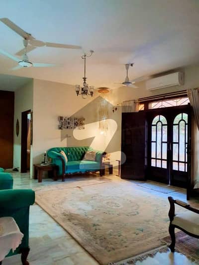 DEFENCE 600 YARDS BUNGALOW FOR SALE WITH 02 MAIN GATE DEFENCE 600 YARDS BUNGALOW FOR SALE WITH 02 MAIN GATE