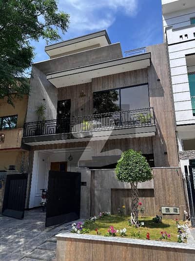 جی ۔ 13/1 جی ۔ 13,اسلام آباد میں 5 کمروں کا 4 مرلہ مکان 4.5 کروڑ میں برائے فروخت۔