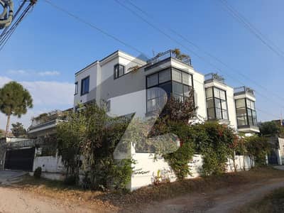 18-MARLA CORNER FULLY FURNISHED HOUSE AVAILABLE FOR SALE COVERED AREA 5500 SQFT