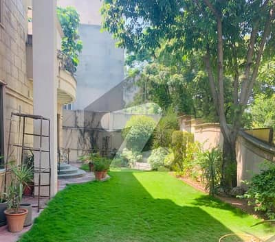 ایف ۔ 8 اسلام آباد میں 5 کمروں کا 1 کنال مکان 24.5 کروڑ میں برائے فروخت۔