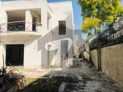 ایف ۔ 8 اسلام آباد میں 5 کمروں کا 1 کنال مکان 24.5 کروڑ میں برائے فروخت۔