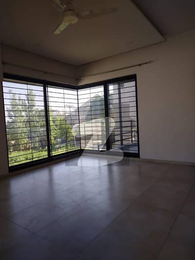 D-12 1-Kanal Brand New Beautiful Upper Portion With 12-Kv Solar Panels Install And Roof Heat Approved