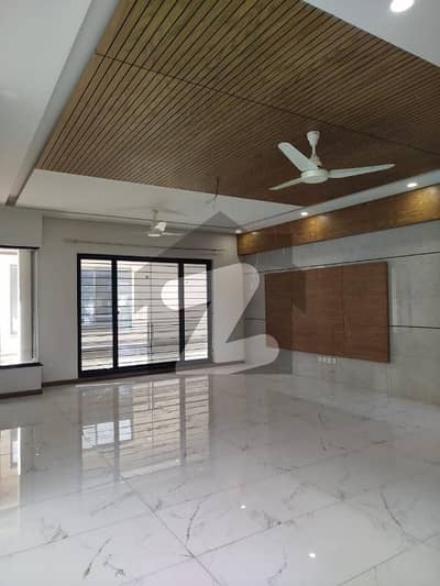 20 Marla Brand New Beautiful Upper Portion With Separate Gate