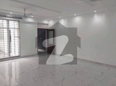 گلبرگ لاہور میں 3 کمروں کا 1 کنال زیریں پورشن 1.3 لاکھ میں کرایہ پر دستیاب ہے۔