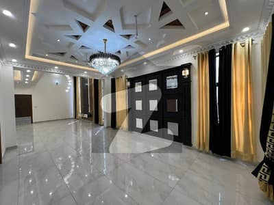 بش ایگزیکٹو ولاز ملتان میں 4 کمروں کا 5 مرلہ مکان 90.0 ہزار میں کرایہ پر دستیاب ہے۔