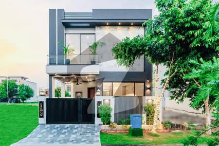 ڈی ایچ اے 9 ٹاؤن ڈیفنس (ڈی ایچ اے),لاہور میں 3 کمروں کا 5 مرلہ مکان 2.3 کروڑ میں برائے فروخت۔