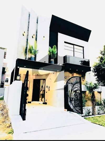 5 MARLA MODERN HOUSE FOR SALE IN DHA 9 TOWN.