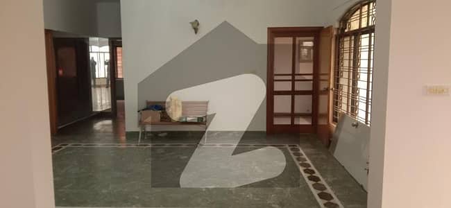 ڈی ایچ اے فیز 3 ڈیفنس (ڈی ایچ اے),لاہور میں 3 کمروں کا 1 کنال بالائی پورشن 1.3 لاکھ میں کرایہ پر دستیاب ہے۔