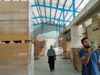 مادرملت روڈ لاہور میں 1 کمرے کا 4 کنال گودام 15.0 لاکھ میں کرایہ پر دستیاب ہے۔