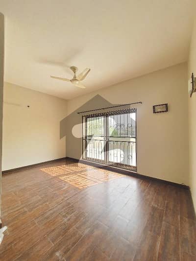 ڈی ایچ اے فیز 6 - بلاک بی فیز 6,ڈیفنس (ڈی ایچ اے),لاہور میں 3 کمروں کا 1 کنال بالائی پورشن 1.7 لاکھ میں کرایہ پر دستیاب ہے۔