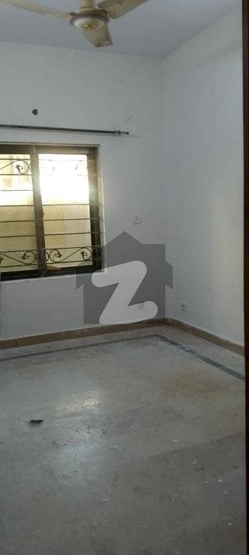 G. 11/2 SAPRATE GATE UPPER PORTION AVAILABLE FOR RENT.