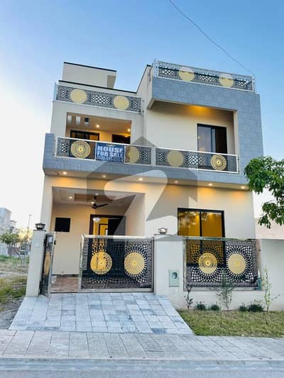 ڈی ایچ اے فیز 5 - سیکٹر ایف ڈی ایچ اے ڈیفینس فیز 5,ڈی ایچ اے ڈیفینس,اسلام آباد میں 4 کمروں کا 5 مرلہ مکان 3.8 کروڑ میں برائے فروخت۔