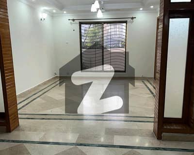 ای ۔ 11 اسلام آباد میں 3 کمروں کا 10 مرلہ زیریں پورشن 1.2 لاکھ میں کرایہ پر دستیاب ہے۔