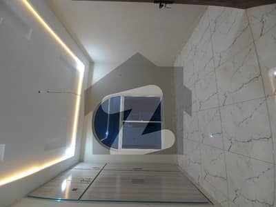 ملتان پبلک سکول روڈ ملتان میں 3 کمروں کا 3 مرلہ مکان 90.0 لاکھ میں برائے فروخت۔