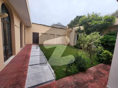 5 KANAL WITH EXTRA LAND HOUSE FOR RENT IN F-6/3