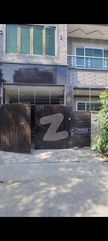 پام ولاز مین کینال بینک روڈ,لاہور میں 4 کمروں کا 5 مرلہ مکان 60.0 ہزار میں کرایہ پر دستیاب ہے۔