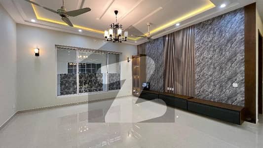 ڈی ایچ اے ڈیفینس فیز 2 ڈی ایچ اے ڈیفینس,اسلام آباد میں 6 کمروں کا 1 کنال مکان 10.75 کروڑ میں برائے فروخت۔